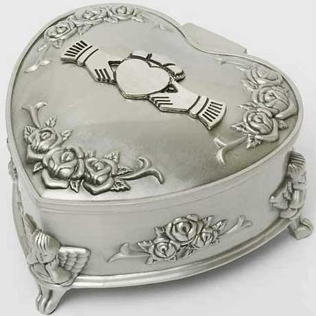 Mullingar Pewter Ring Box With Claddagh Pattern 